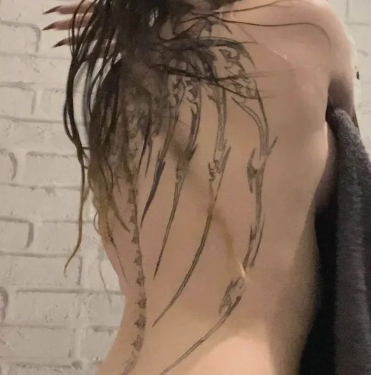 Laura, 21